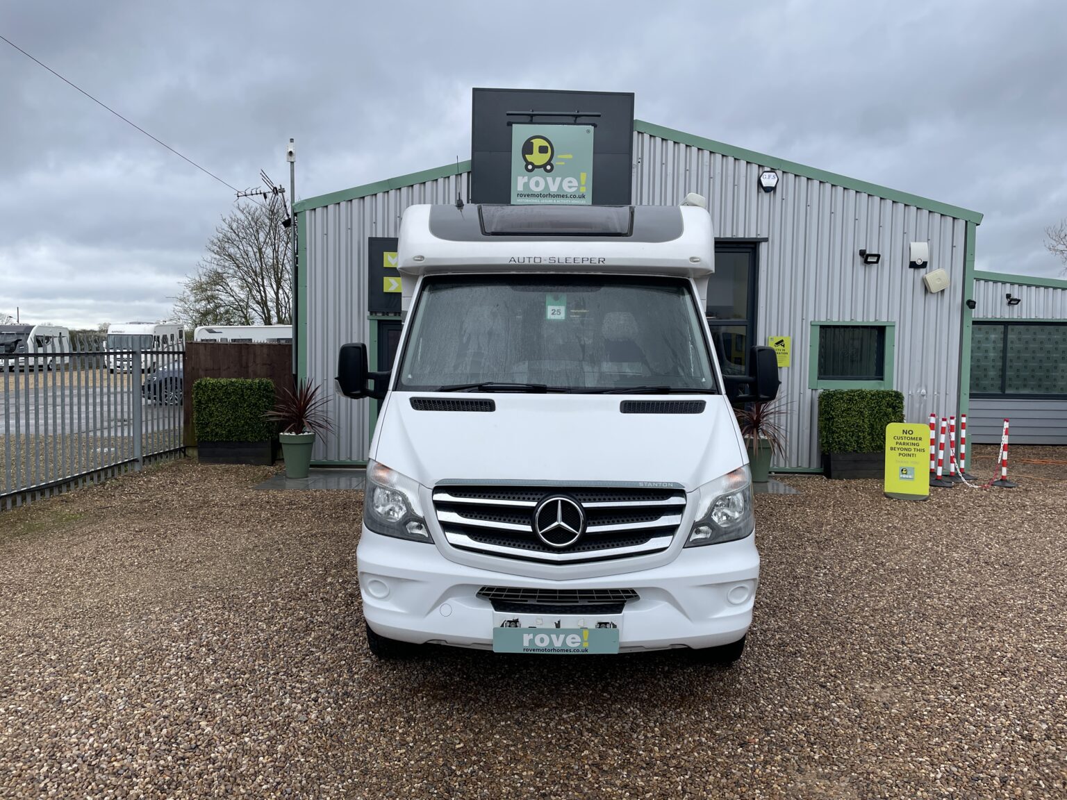 Auto Sleeper Stanton Mercedes 2 Berth 2 Belt End Kitchen Motorhome For