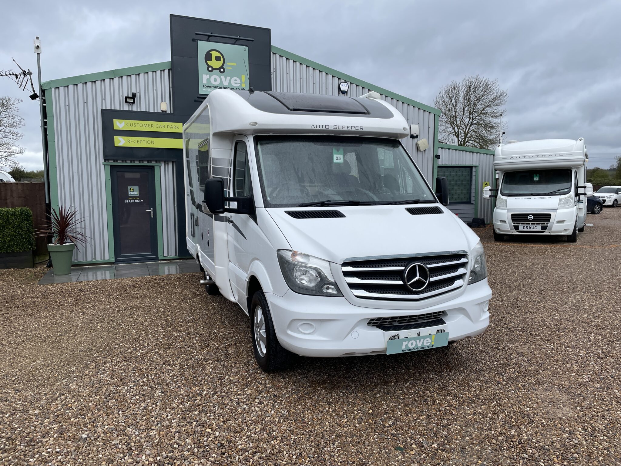 Auto Sleeper Stanton Mercedes 2 Berth 2 Belt End Kitchen Motorhome For